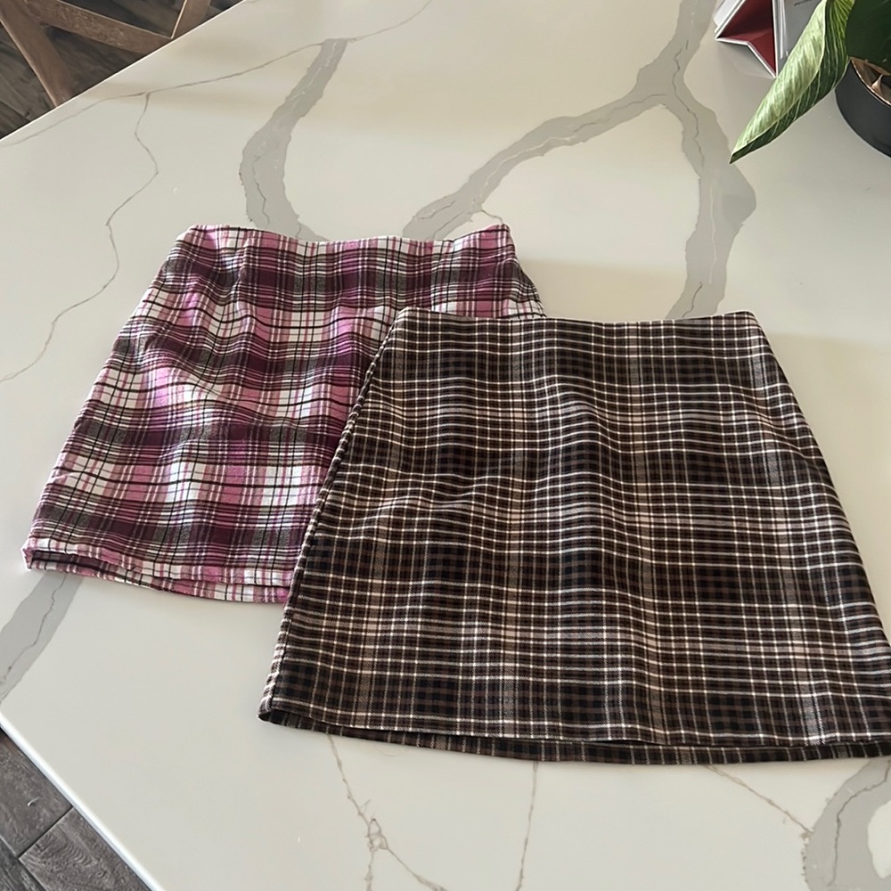 2 girls plaid Skirts